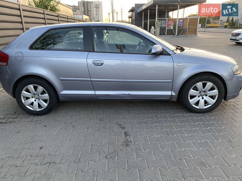 Хэтчбек Audi A3 Sportback 2004 в Вишневом