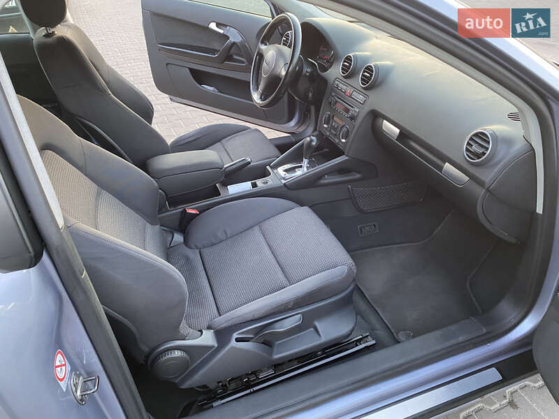 Хэтчбек Audi A3 Sportback 2004 в Вишневом