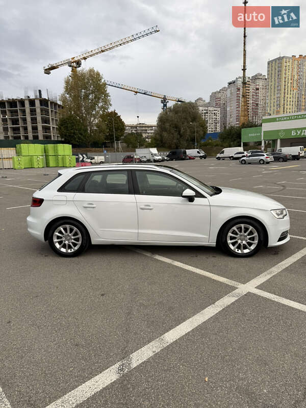 Хэтчбек Audi A3 Sportback 2016 в Киеве