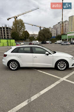 Хэтчбек Audi A3 Sportback 2016 в 