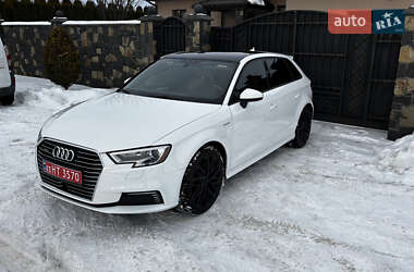 Хэтчбек Audi A3 Sportback 2018 в Луцке