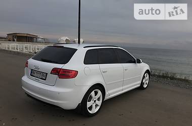 Хетчбек Audi A3 2012 в 
