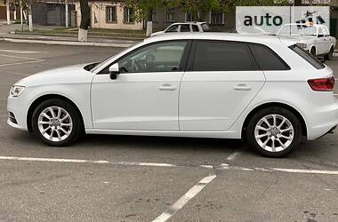 Хетчбек Audi A3 2014 в 