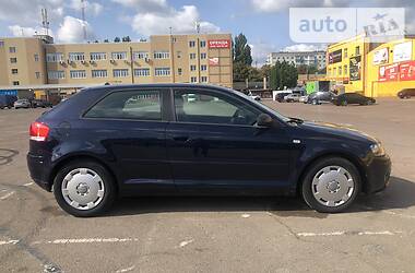 Хэтчбек Audi A3 2004 в 