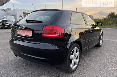 Хэтчбек Audi A3 2010 в 