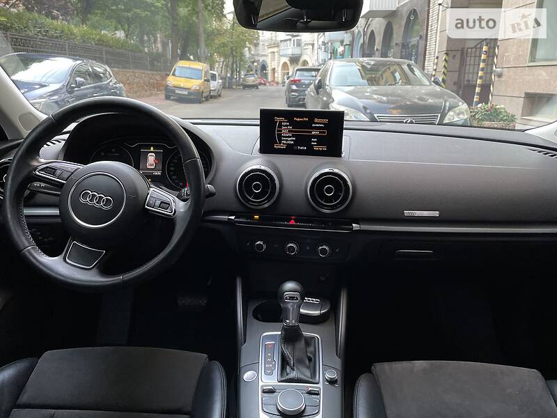 Хэтчбек Audi A3 2016 в Киеве