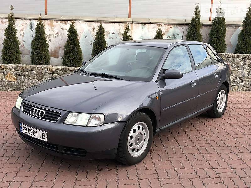 Хэтчбек Audi A3 2000 в 