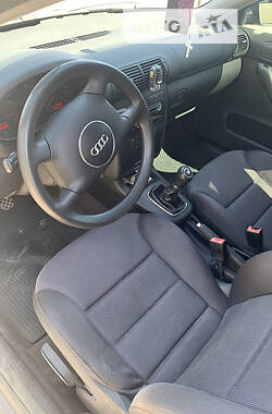 Хэтчбек Audi A3 2002 в 