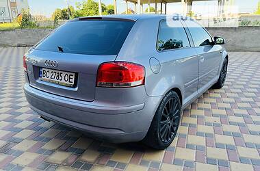 Хэтчбек Audi A3 2003 в 