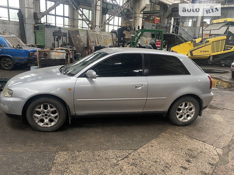 Хэтчбек Audi A3 1998 в 