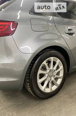 Хэтчбек Audi A3 2016 в 