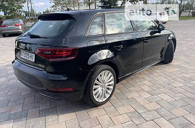 Хетчбек Audi A3 2016 в 