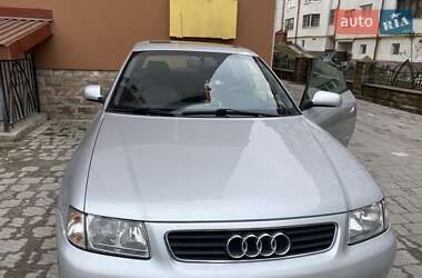 Хэтчбек Audi A3 2000 в 