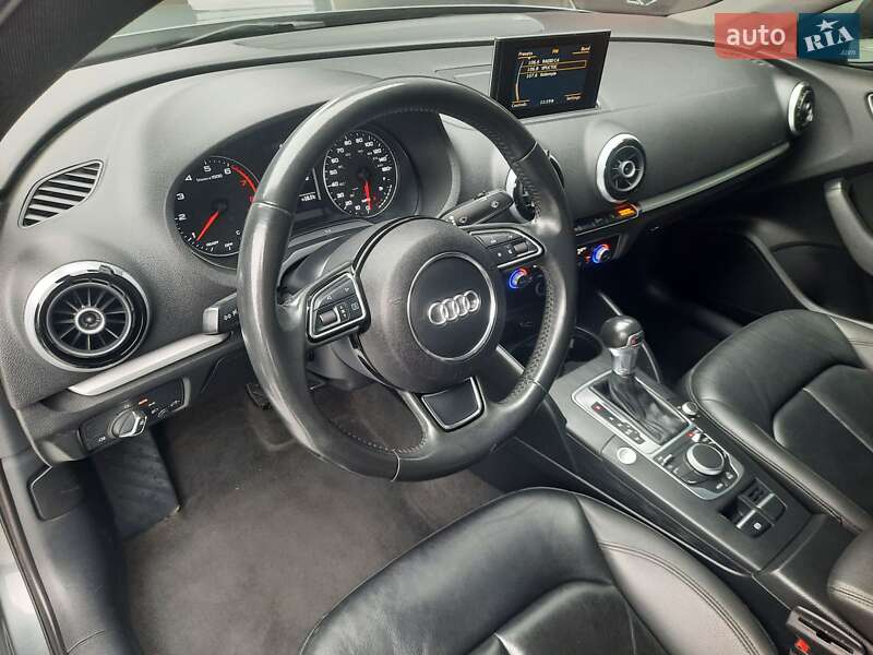 Седан Audi A3 2015 в Коломиї