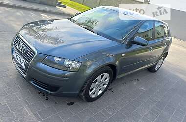 Хэтчбек Audi A3 2004 в 