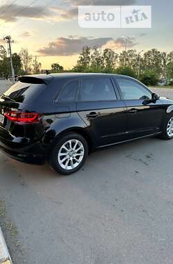 Хэтчбек Audi A3 2014 в 