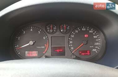 Хэтчбек Audi A3 2001 в 