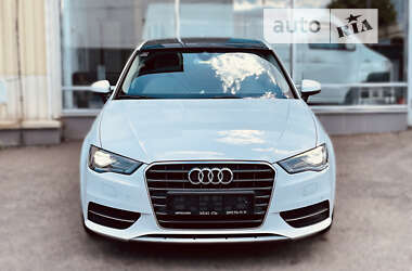 Хетчбек Audi A3 2015 в 