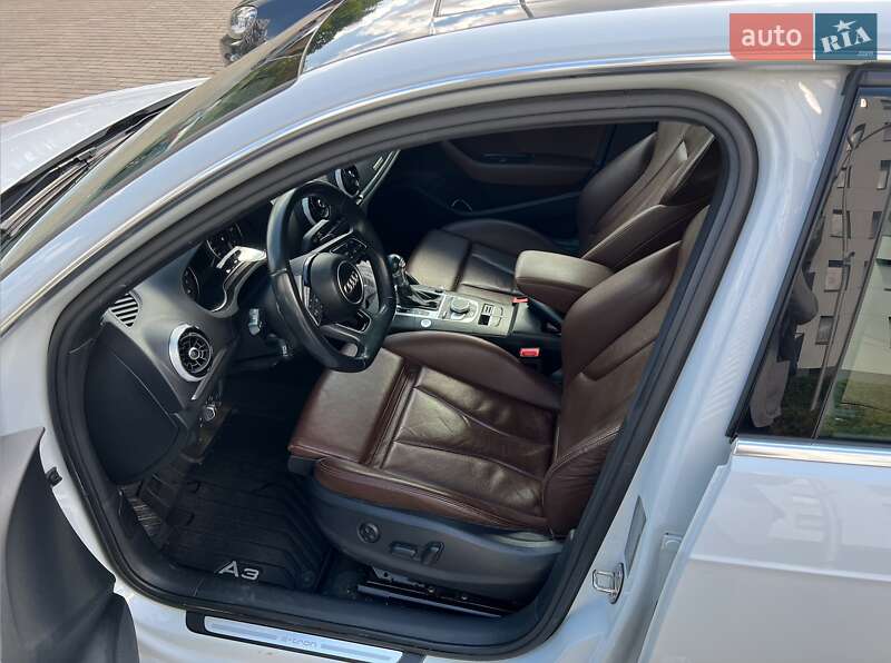 Хэтчбек Audi A3 2017 в 