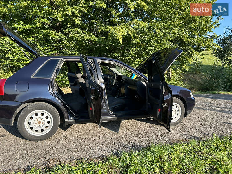 Хэтчбек Audi A3 2003 в Болехове