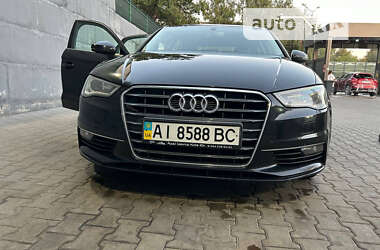 Седан Audi A3 2015 в Обухове