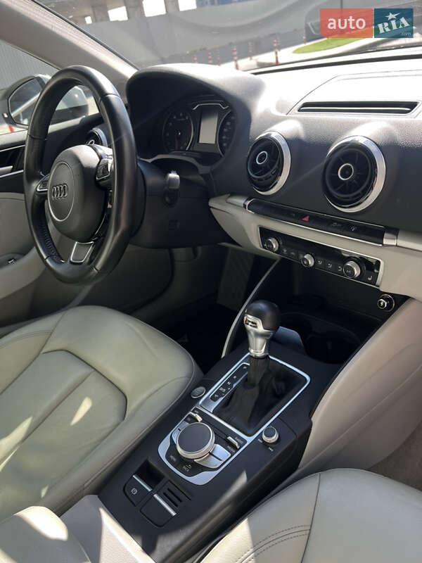 Седан Audi A3 2016 в Киеве