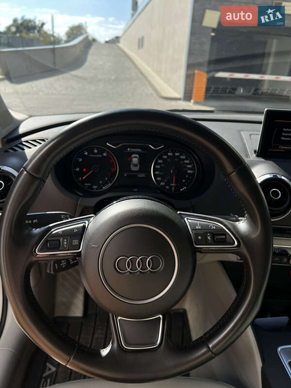 Седан Audi A3 2016 в Киеве