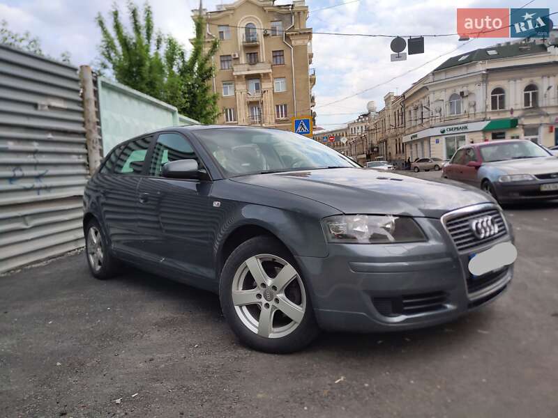 Хэтчбек Audi A3 2005 в 
