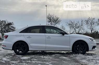 Седан Audi A3 2015 в Ужгороді