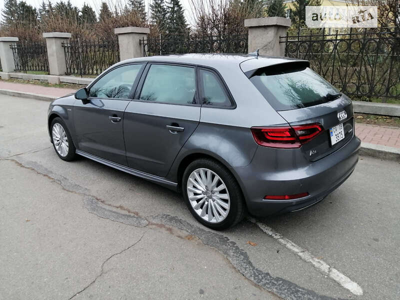 Хэтчбек Audi A3 2015 в Умани