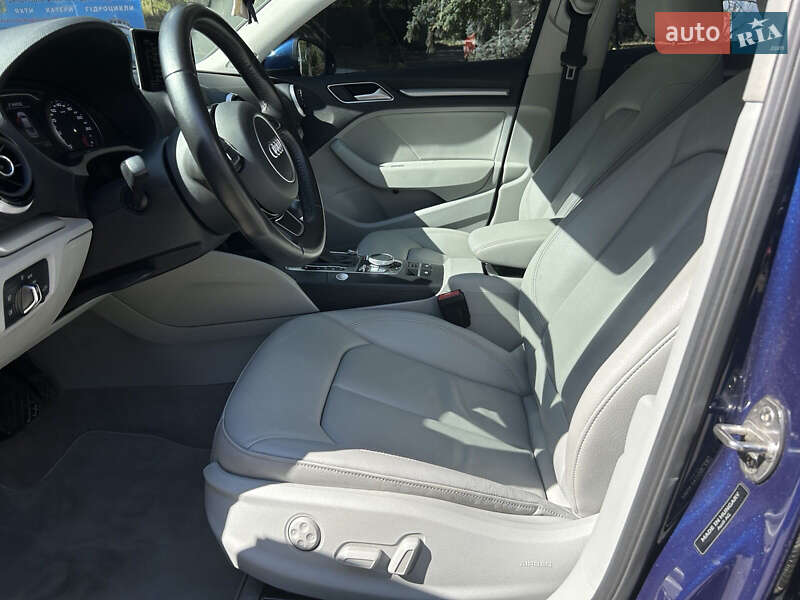 Седан Audi A3 2015 в Запорожье