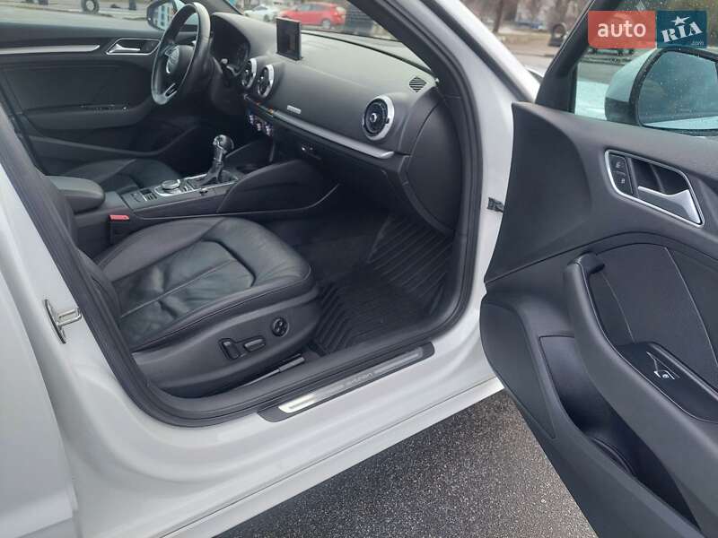 Хэтчбек Audi A3 2016 в Харькове
