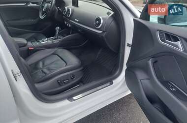 Хэтчбек Audi A3 2016 в 