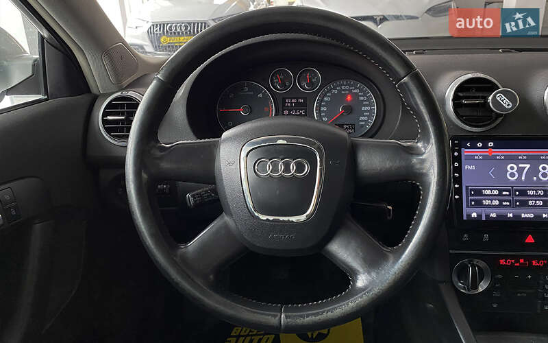 Хэтчбек Audi A3 2011 в Шептицькому