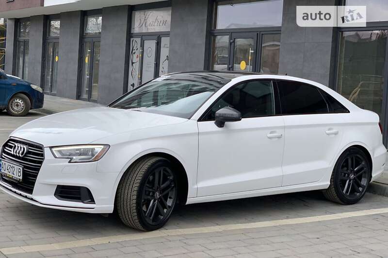 Седан Audi A3 2019 в Сваляві