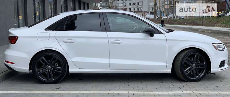 Седан Audi A3 2019 в Сваляві