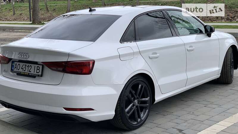 Седан Audi A3 2019 в Сваляве
