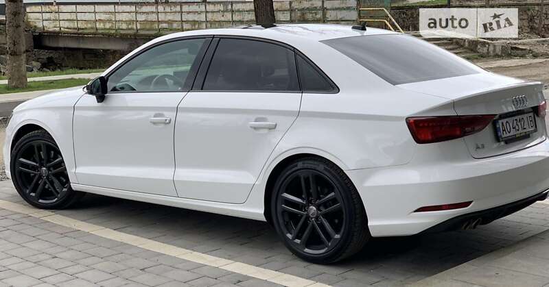 Седан Audi A3 2019 в Сваляві