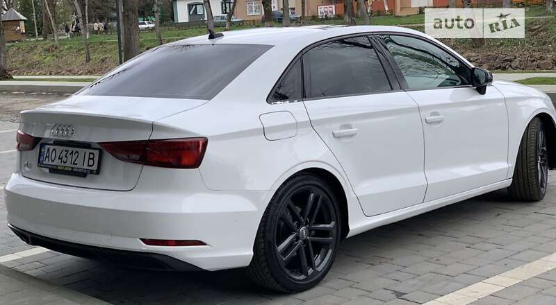 Седан Audi A3 2019 в Сваляве
