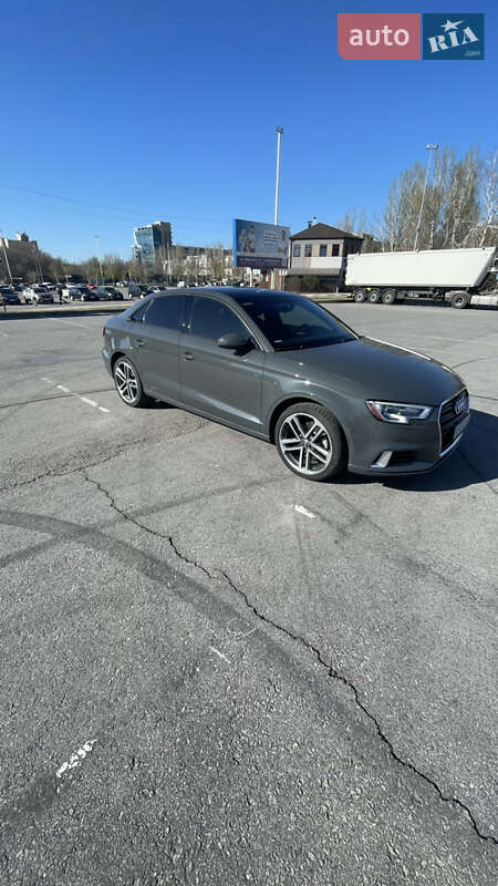 Седан Audi A3 2016 в Запорожье