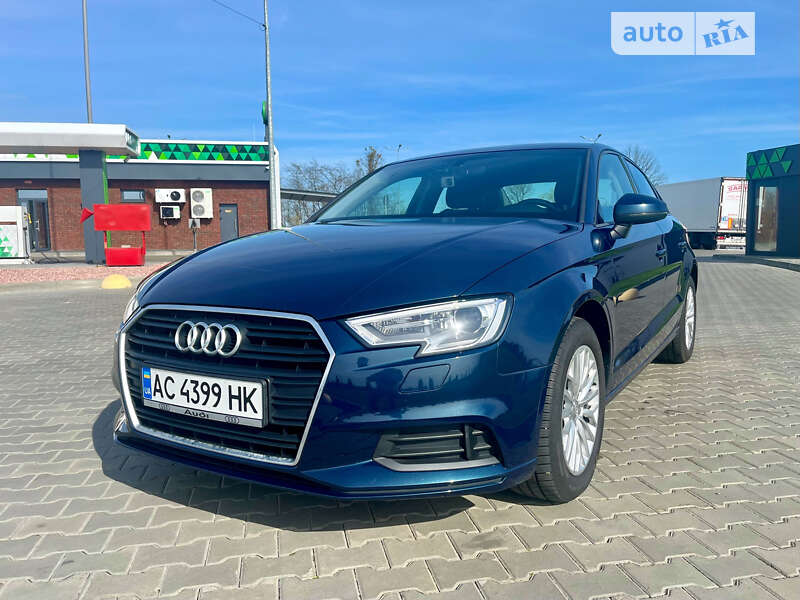 Седан Audi A3 2018 в Луцке