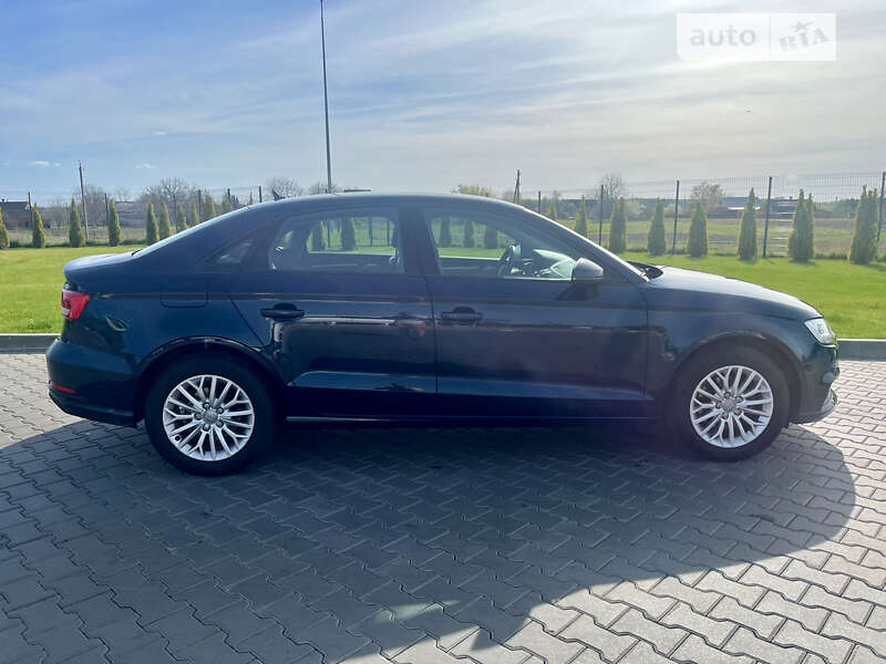 Седан Audi A3 2018 в Луцке