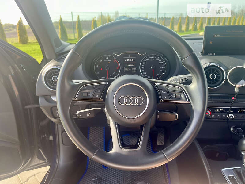 Седан Audi A3 2018 в Луцке