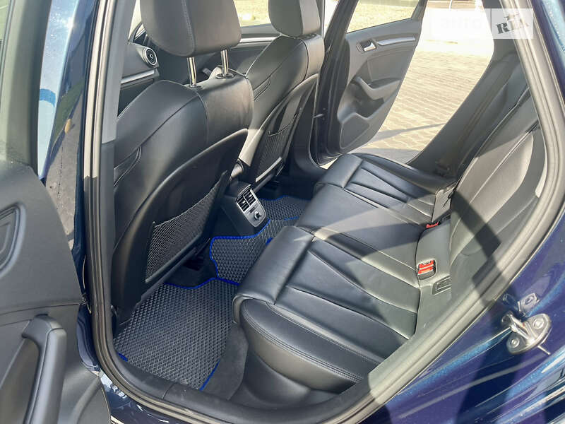 Седан Audi A3 2018 в Луцке