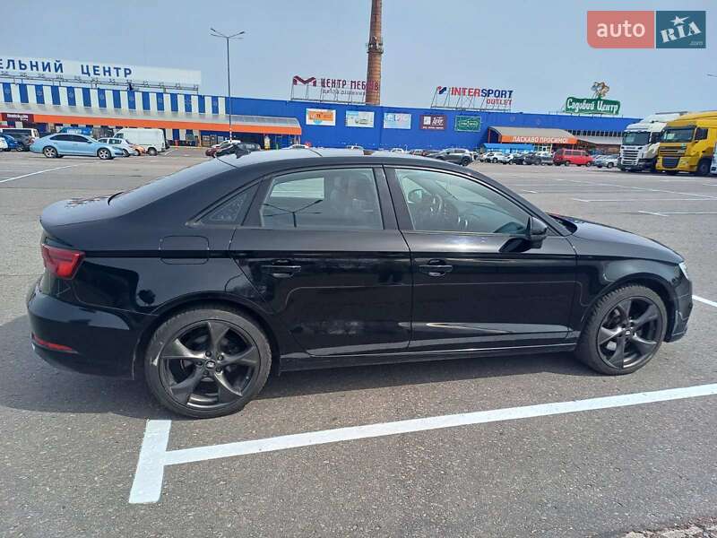 Седан Audi A3 2016 в 