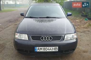 Хэтчбек Audi A3 2000 в 