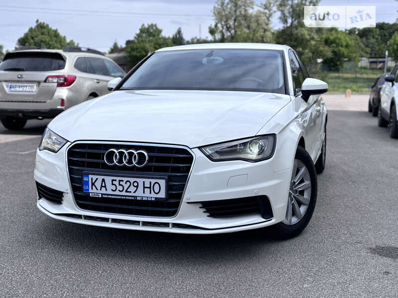 Седан Audi A3 2014 в Дніпрі