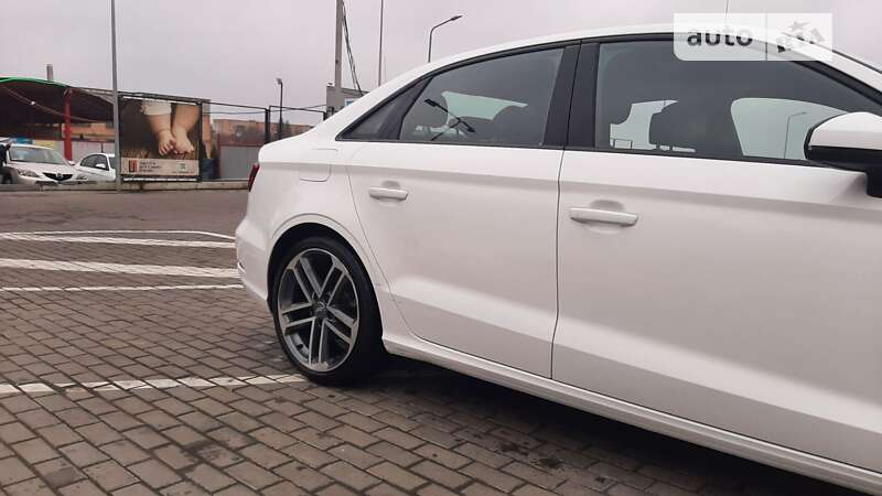 Седан Audi A3 2019 в Ровно