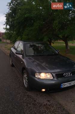 Хэтчбек Audi A3 2002 в 