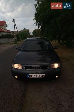 Хэтчбек Audi A3 2002 в 